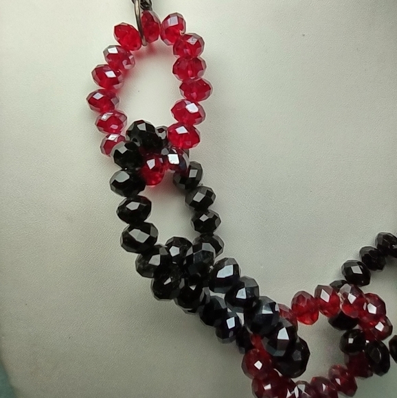 👍 5 for $20 JS Marked Red & Black Beaded Linked Ovals  Necklace - Picture 2 of 6
